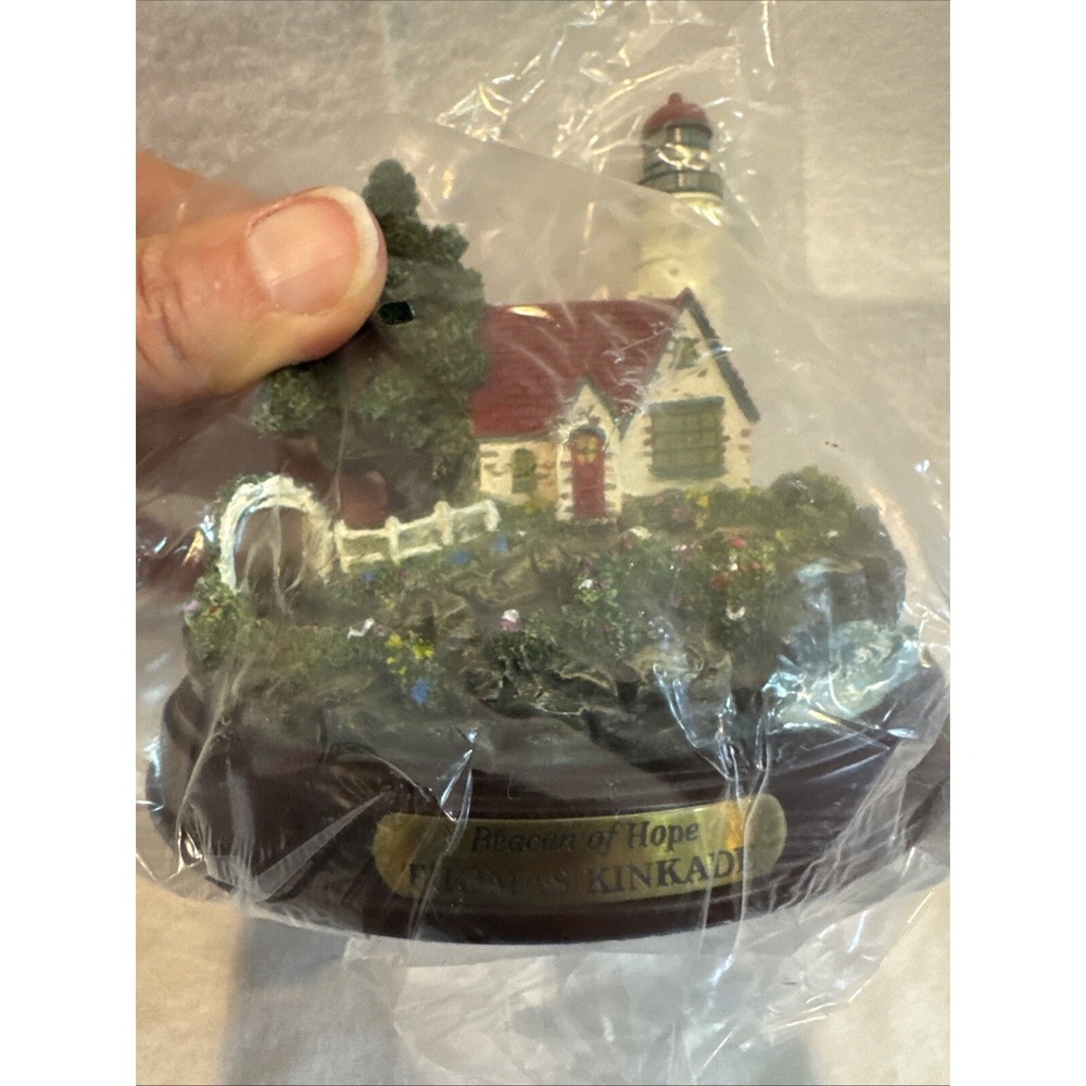 Thomas Kinkade Seaside Memories Beacon of Hope Lighted Lighthouse Figure